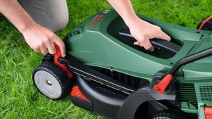Газонокосарка мережева Bosch UniversalRotak 37-555