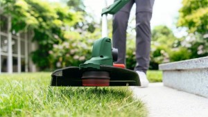Тример садовий акумуляторний Bosch UniversalGrassCut 18V-260