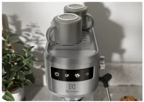 Кавоварка еспрессо ELECTROLUX E6EC1-6ST