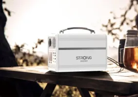 Портативна зарядна станція STRONG CP03ST-800W